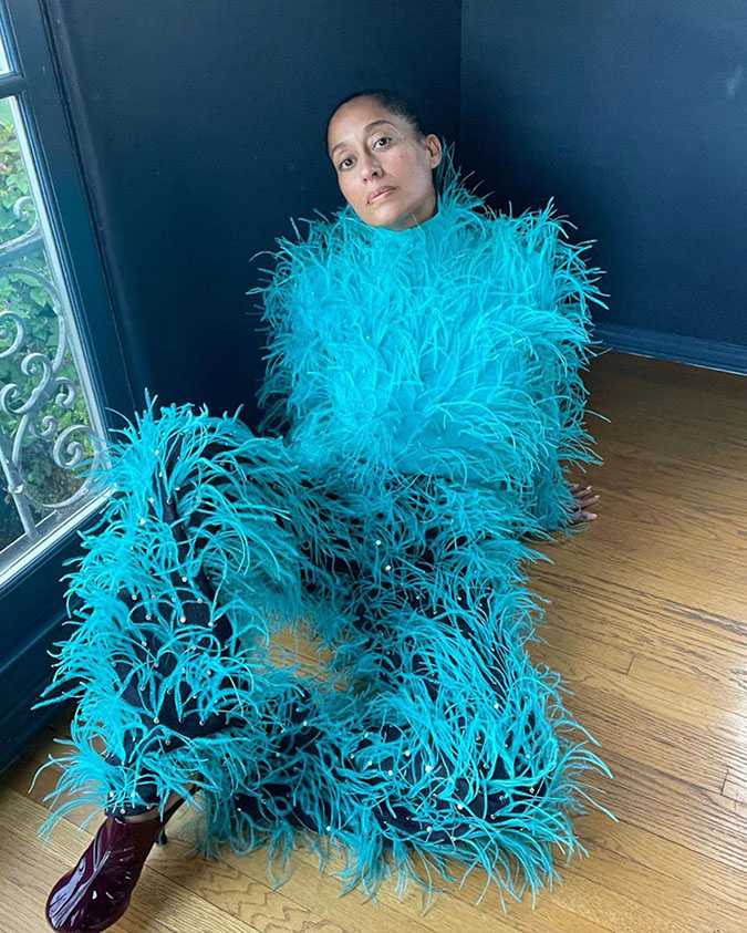 look of the week Tracee Ellis Ross blue feathers fountainof30