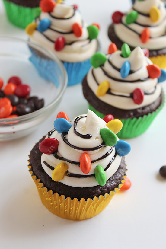 christmas lights cupcakes with bowl of M&Ms fountainof30