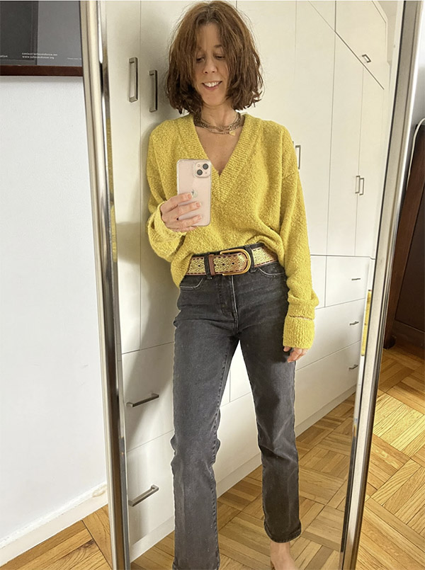 style hacks stylist elysha lenkin in yes sweater fountainof30