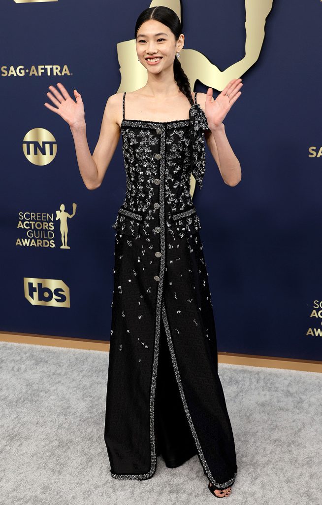 SAG Awards 2022 HoYeon Jung LV fountainof30