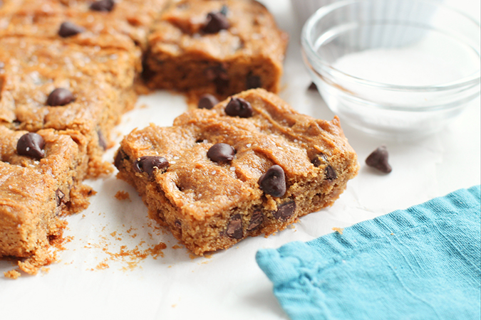 peanut butter blondies serving fountainof30