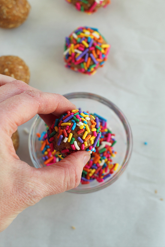 sprinkles on birthday cake protein balls fountainof30