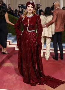 Jessica Chastain in Red Gucci gown met galaq 2022 fountainof30