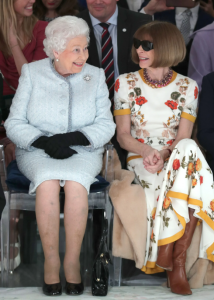 Queen Elizabeth fashion show wit5h anna wintour 2018