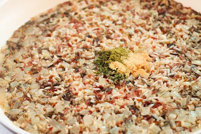 cooked wild rice with seasonings fountainof30