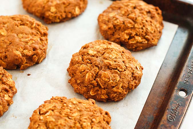 baked gingerbread oatmeal cookies fountainof30