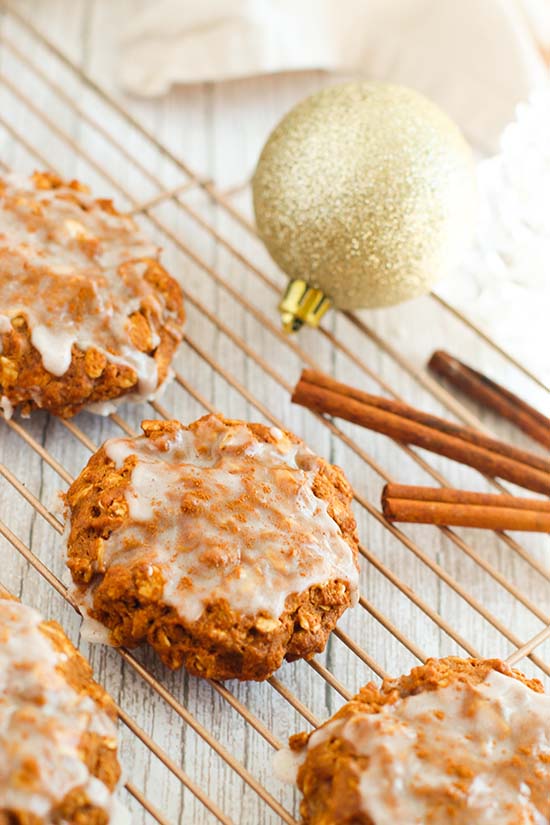 iced gingerbread oatmeal cookies with cinnamon fountainof30