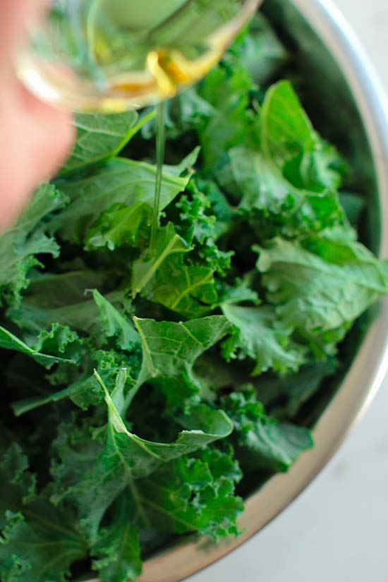 pour oil over leaves to make kale chips fountainof30