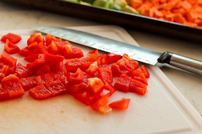 slice and sbop red bell pepper into strips fountainof30