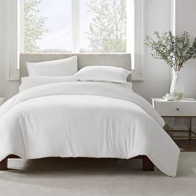 white sheets and linen duvet spring 2023 home decor fountainof30