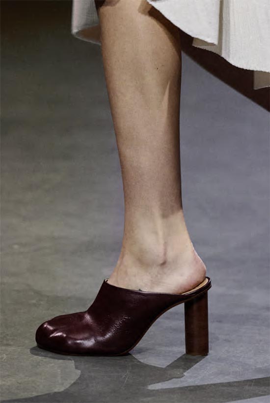 JW Anderson mules fall 2023 trend