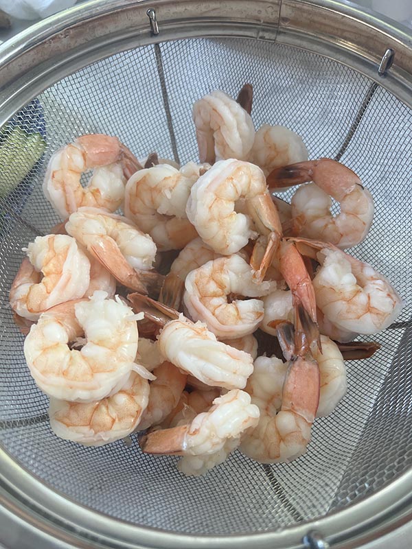 cooked shrimp in a strainer fountaioof30