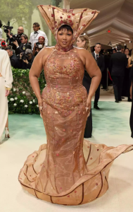 Lizzo in Weinsanto  met gala 2024