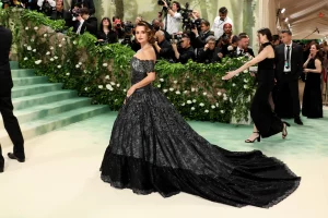 Penelope Cruz in black Chanel gown met gala 2024