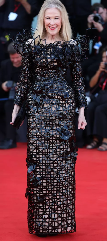 Catherine O'Hara in Oscar de la Renta