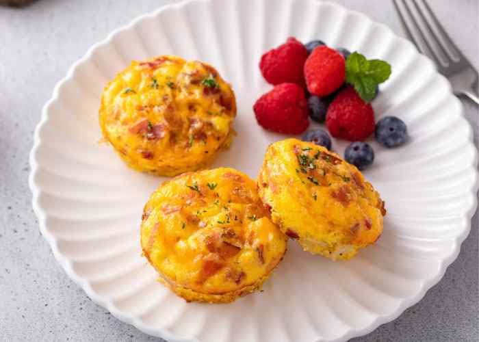 Egg, cottage cheese muffin with bacon 