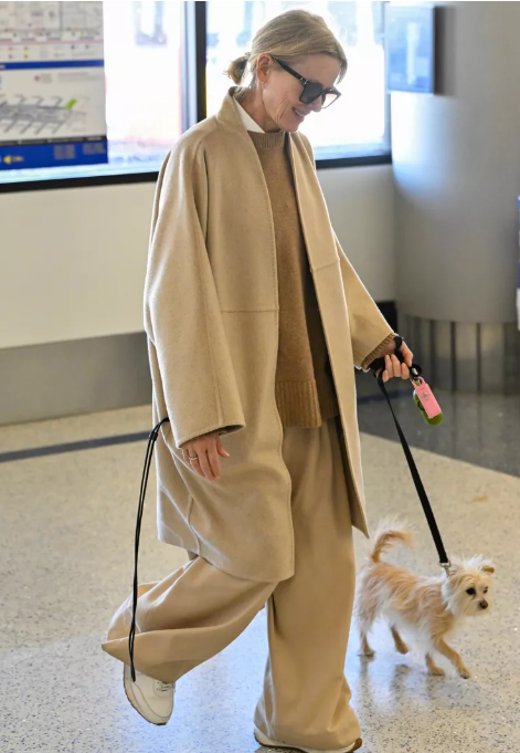 naomi watts athleisure style airport fountainof30