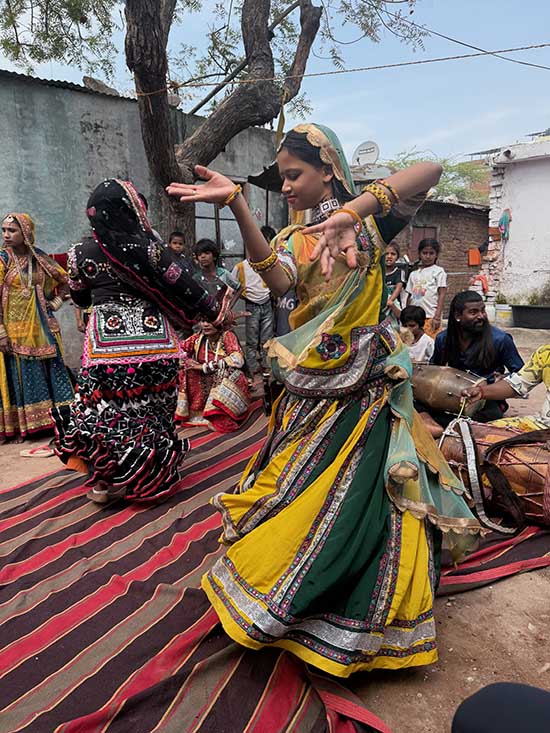 Rajasthan travel raditional dancing in Jaipur fountainof30