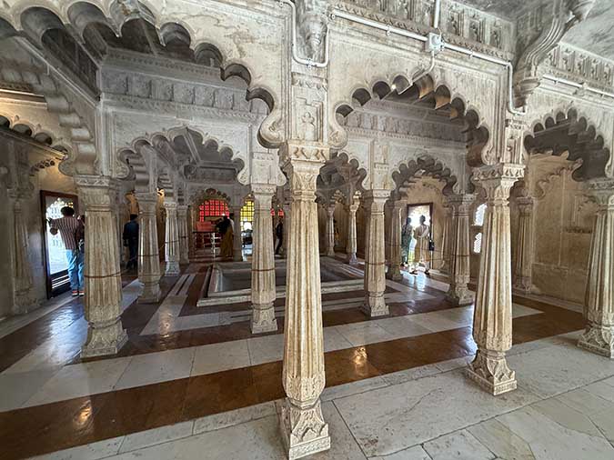 Udaipur City Palace travel to Rajathan fountainof30