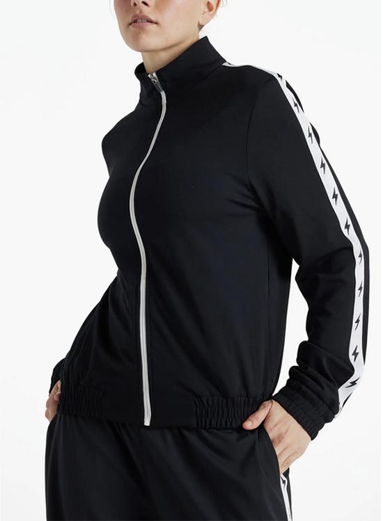 sporty jacket to wear over everything trend fountainof30