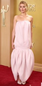 Sarah Pidgeon in Balenciaga pink tulip dress actor awards fountainof30