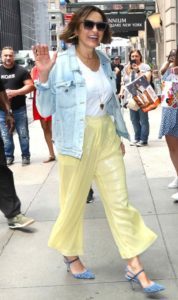 Mariska Hargitay weasring The Big Easy Pant in yellow