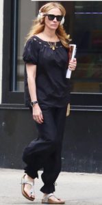 Julia Roberts in Birkenstock trend we are tired of fountainof30